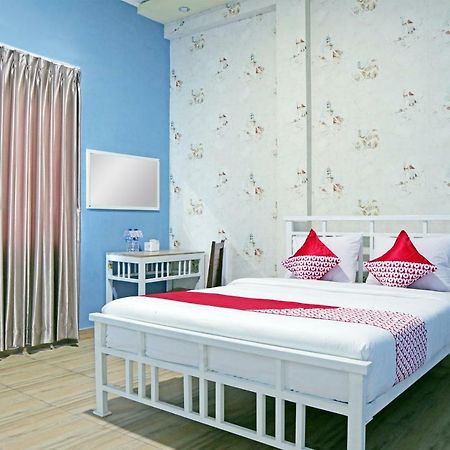 Oyo 1386 Hotel Grand Gabelo Букіттінгі Екстер'єр фото