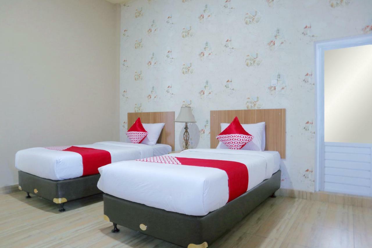 Oyo 1386 Hotel Grand Gabelo Букіттінгі Екстер'єр фото