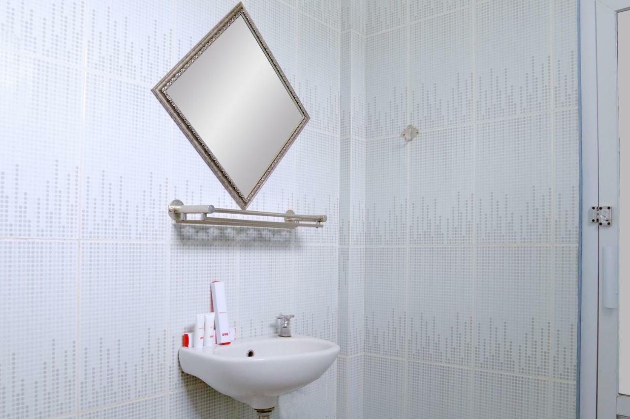 Oyo 1386 Hotel Grand Gabelo Букіттінгі Екстер'єр фото