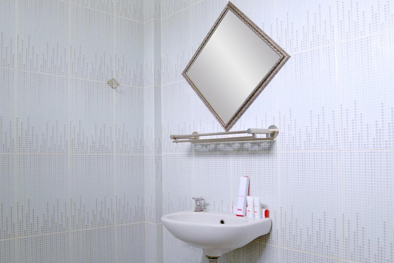 Oyo 1386 Hotel Grand Gabelo Букіттінгі Екстер'єр фото